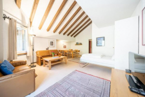 3403 Heimelige Wohnung mit viel Dachschraege
